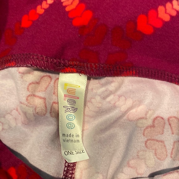 🩰 Like New LuLaRoe Valentines Leggings OS Pink Red Hearts Womens Pants - Picture 3 of 3